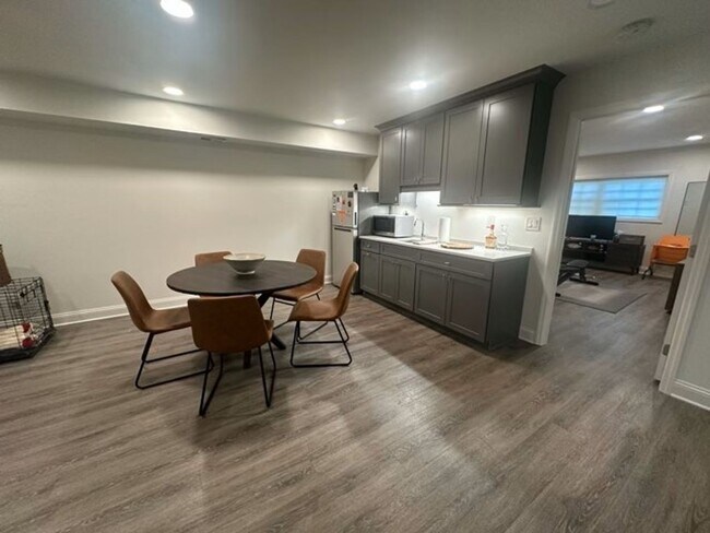 Building Photo - Fully Furnished House in West Hills – Knoxville, TN