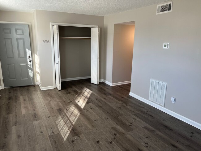 Building Photo - Reduced Pricing!