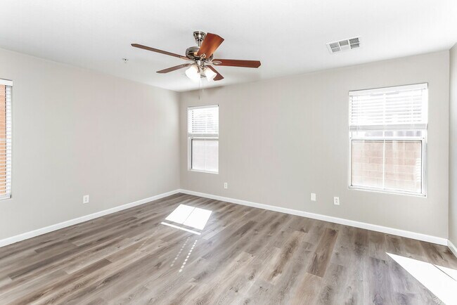 Building Photo - 151 Desert Pond Ave