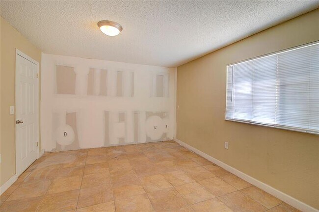 Building Photo - 643 Vista Isles Dr