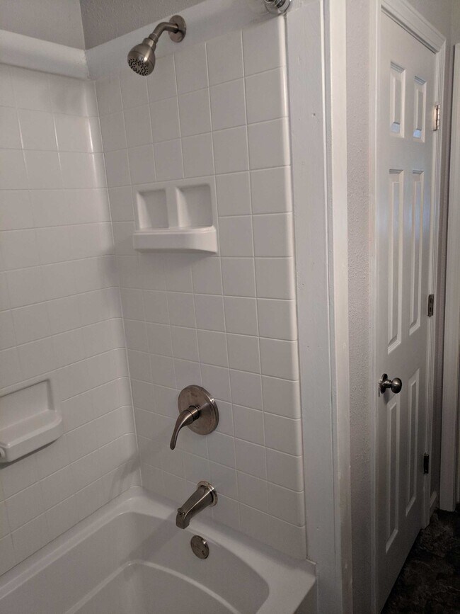 Shower & Tub - 911 Phillips St
