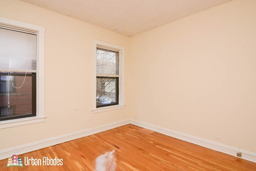 Building Photo - 3523 N Racine Ave