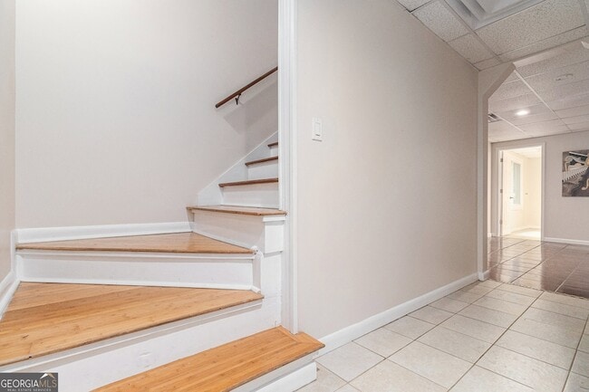 Building Photo - 1402 McLendon Dr