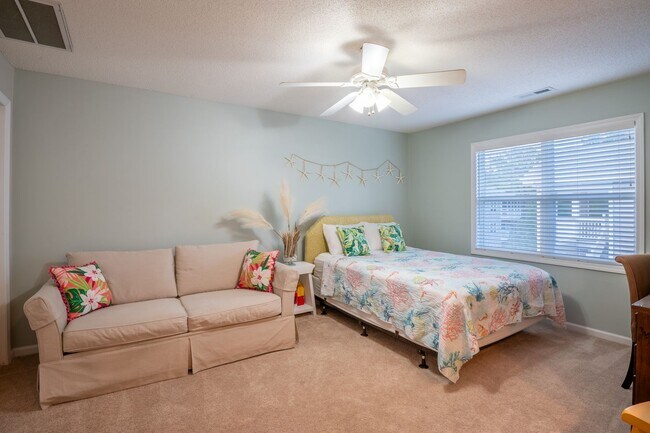 Building Photo - EFFICIENCY AVAILABLE LONG OR SHORT TERM @ MARSH WINDS IN ST JAMES PLANTATION