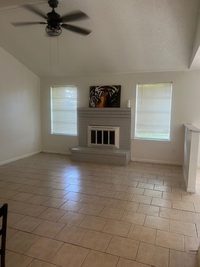 Building Photo - 12211 Wood Spring Ln