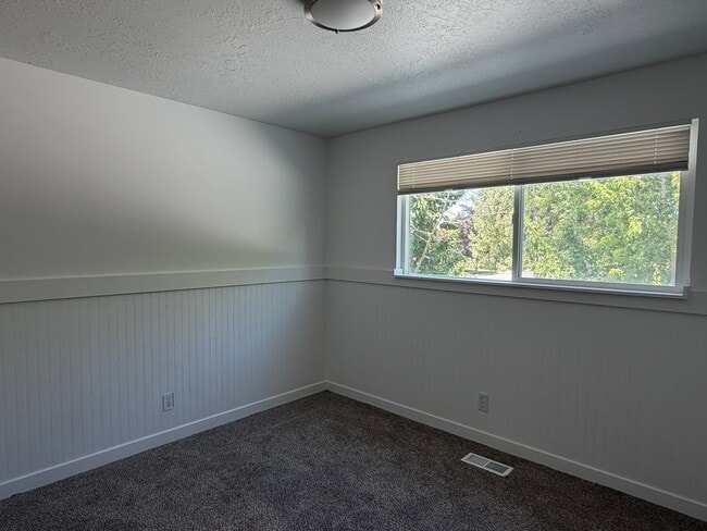 Building Photo - 375 E 10560 S