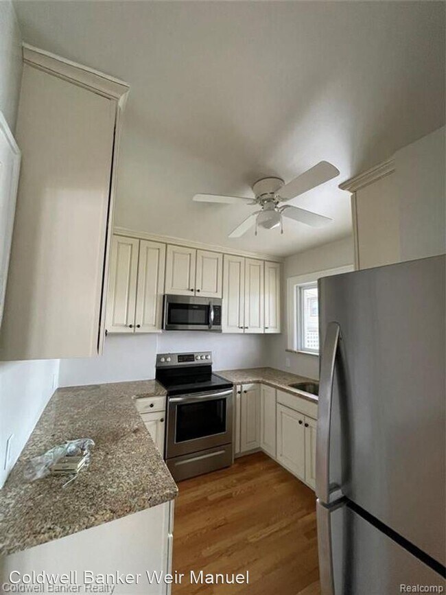 Building Photo - 3 br, 1.5 bath House - 337 Orange Street