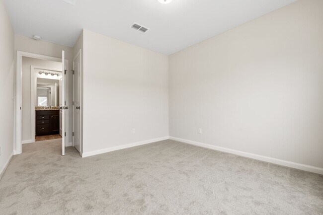 Building Photo - Prime Location! Brand New 3 Bed Townhome