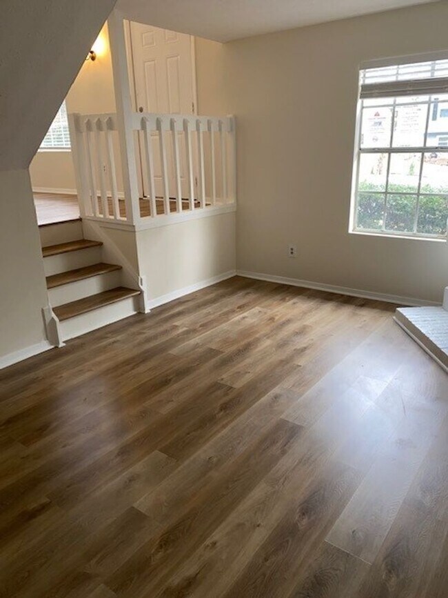 Building Photo - Location! Location! Location! Alpharetta