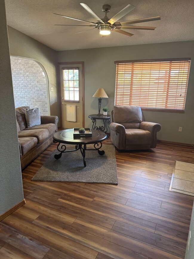 Building Photo - Fully Furnished Rental