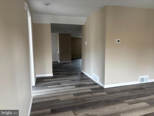 Building Photo - 14 West Ave