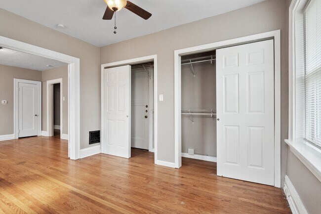 Building Photo - 4958 Walsh St