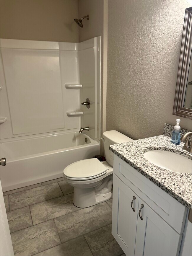 Building Photo - 4 Dogwood Drive Run