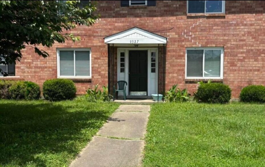 Building Photo - 9327 La Grange Rd