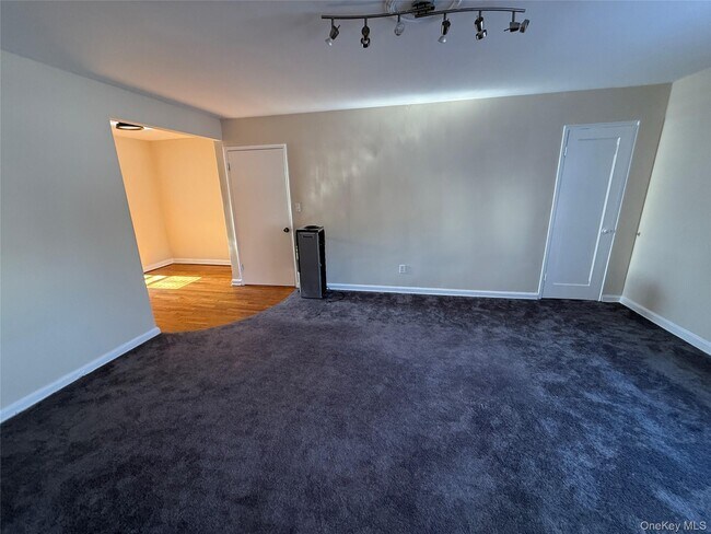 Building Photo - 194-20 39th Ave