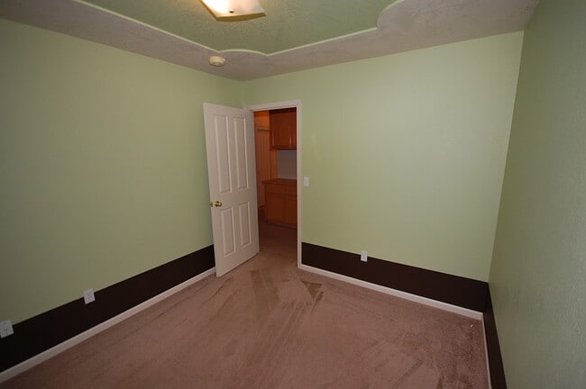 Building Photo - 120 Cottage Pl