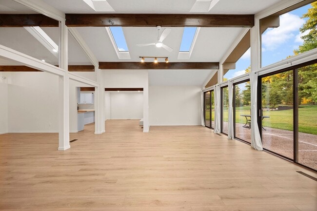 Building Photo - 875 Brandon Cir
