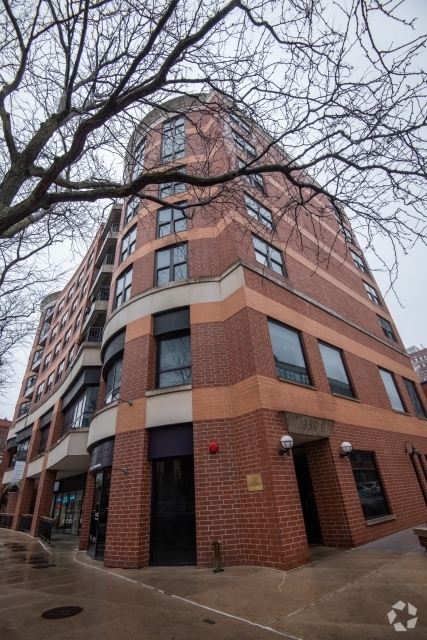 Building Photo - 350 W Belden Ave
