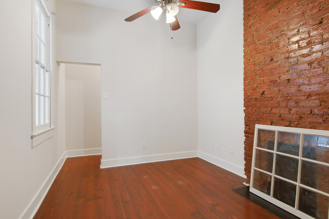 Building Photo - 2026 Baronne St
