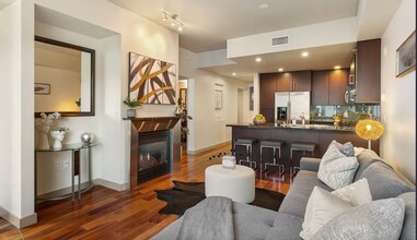 Building Photo - 910 Lenora St