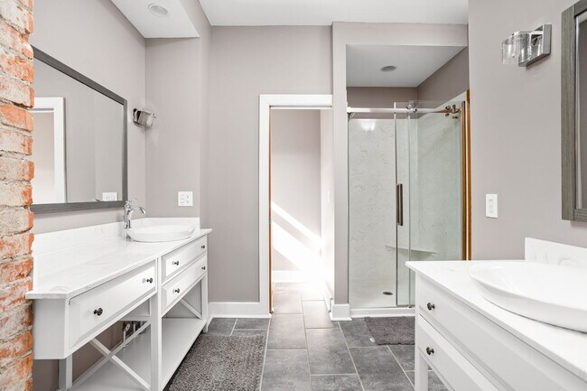 Building Photo - 319 E 13th St