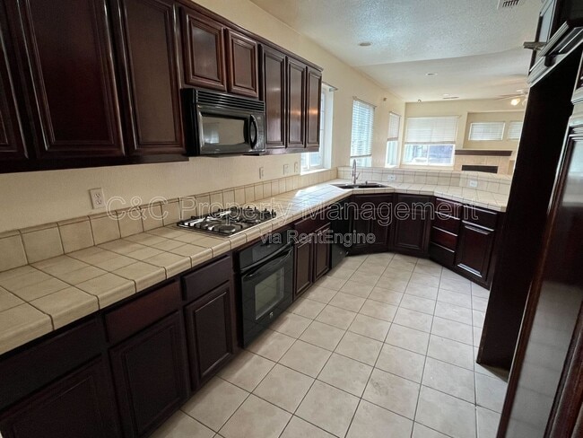 Building Photo - 1522 Peony Dr