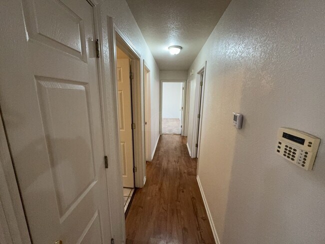 Building Photo - 913 McDaniel Cir