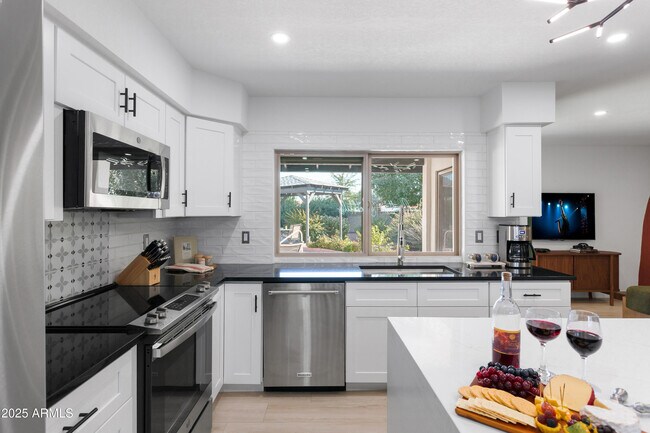 Building Photo - 12271 N 74th St