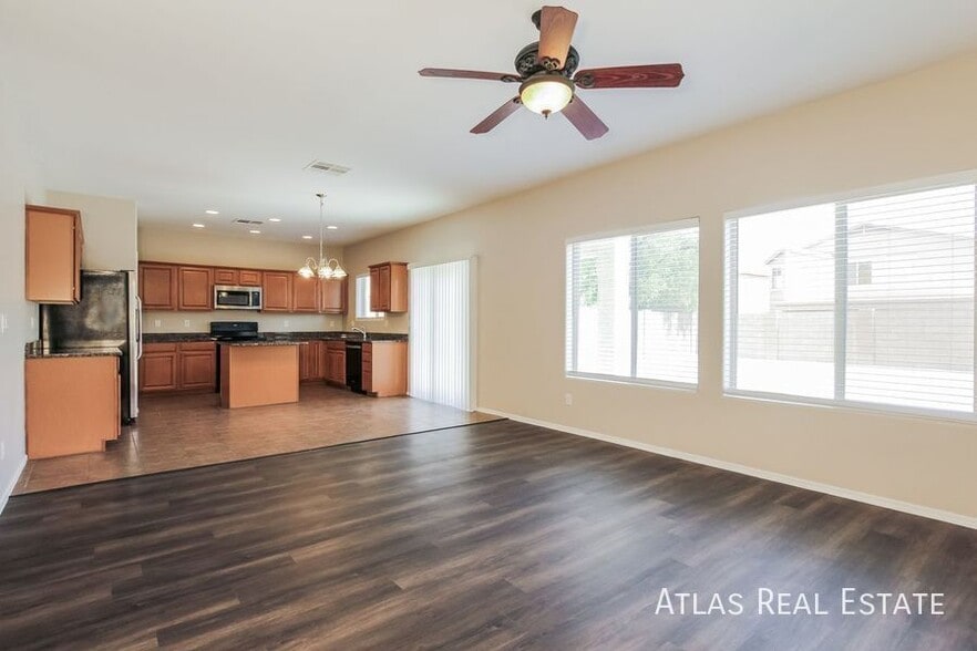 Building Photo - 1118 E Desert Springs Way