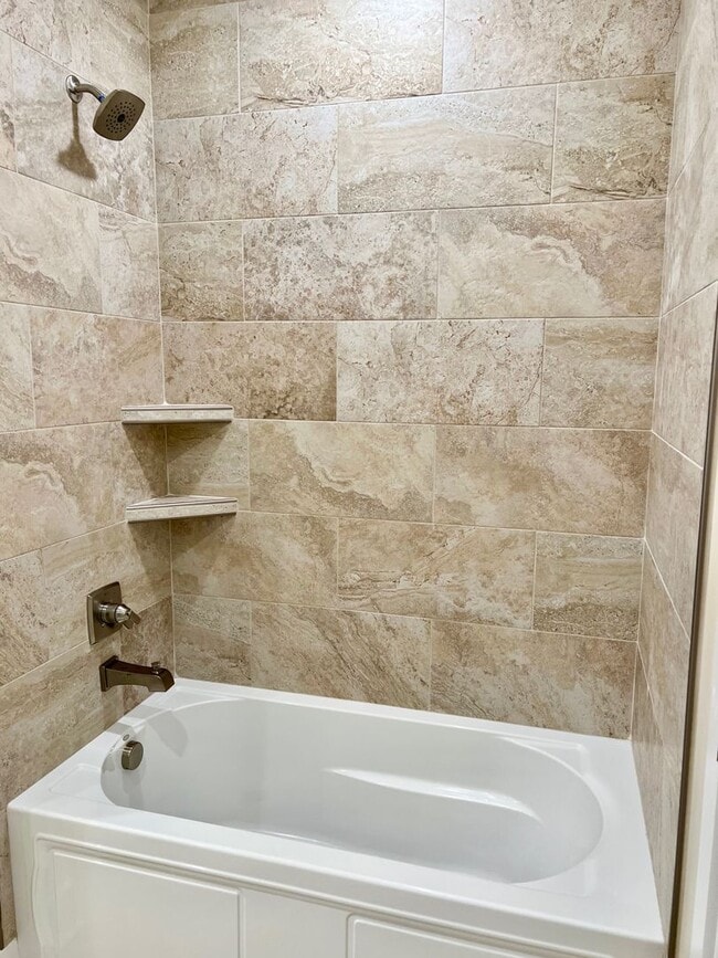 Building Photo - FOR Rent – 3 Bedroom, 2 Bath!