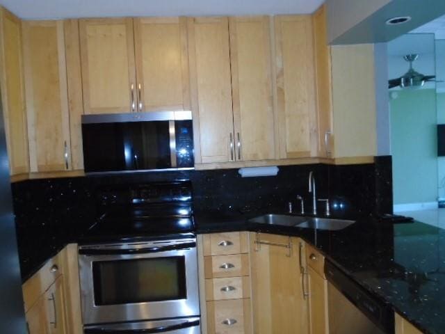 Building Photo - 1800 N Andrews Ave