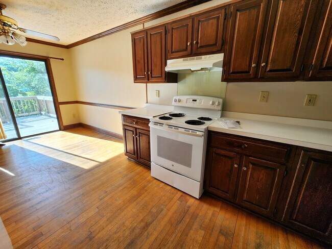 Building Photo - 449 Lands End Rd