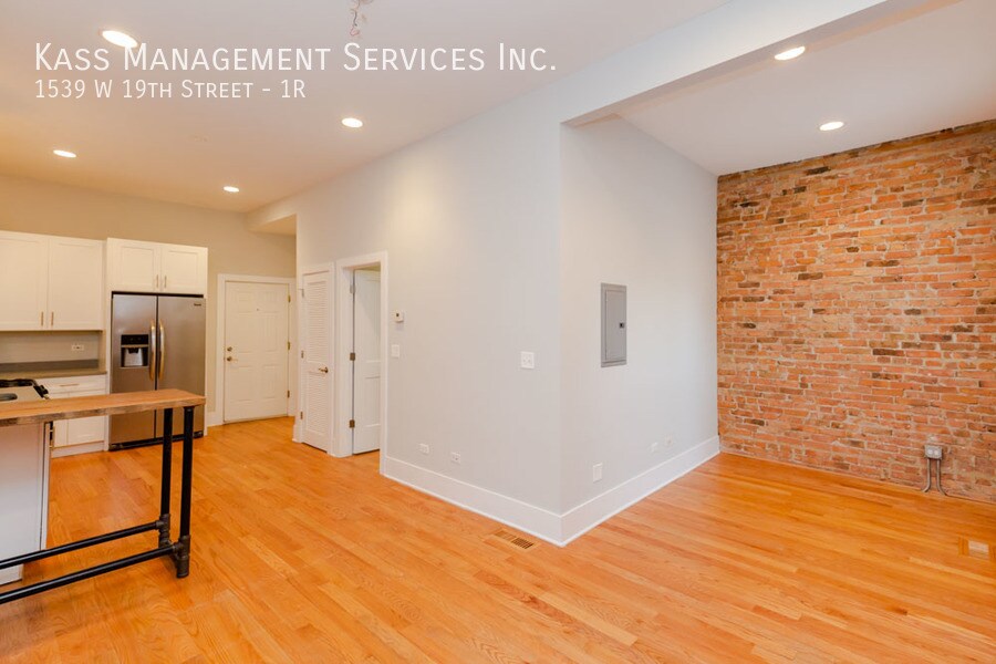 Building Photo - 1539 W 19th St