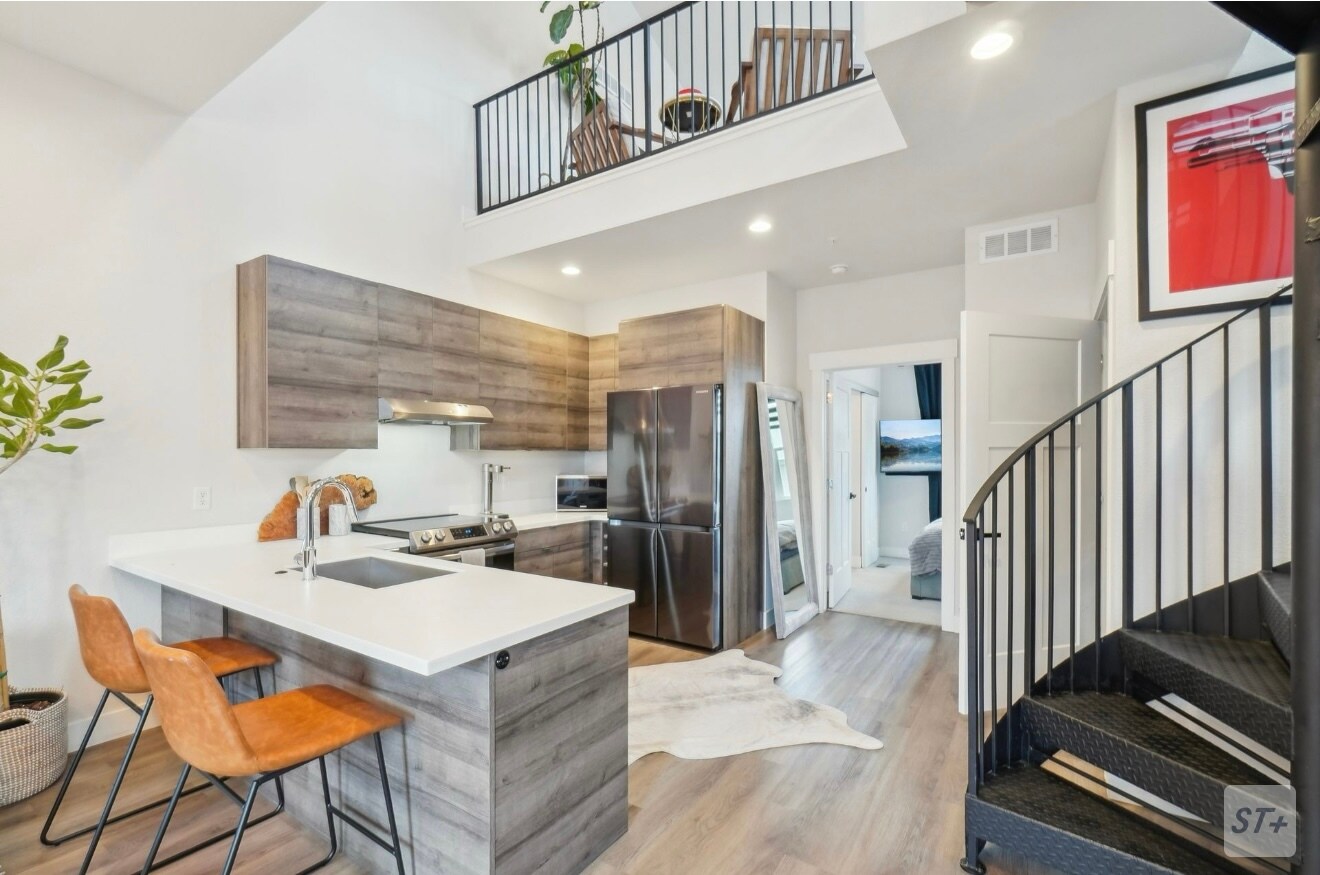 Building Photo - 3550 W 63rd Ave