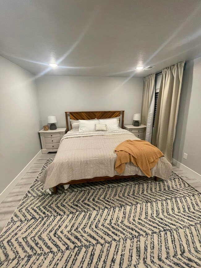 Building Photo - 201 N 20 W