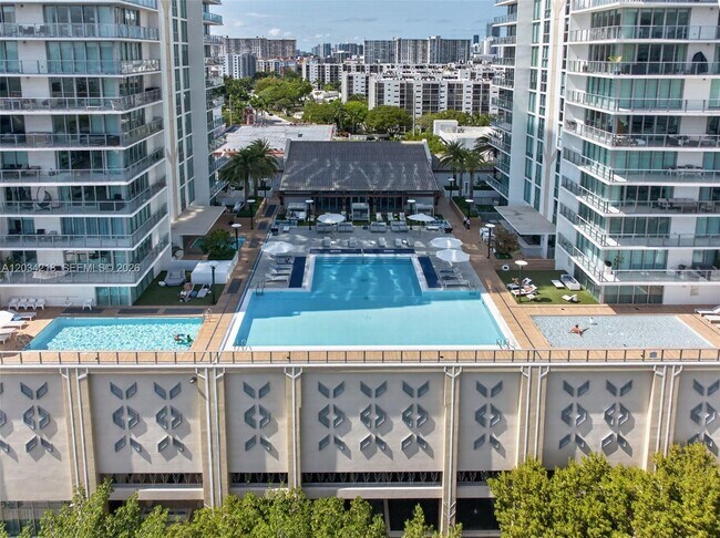 Building Photo - 300 Sunny Isles Blvd