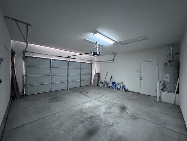 Building Photo - NW Visalia home coming soon!