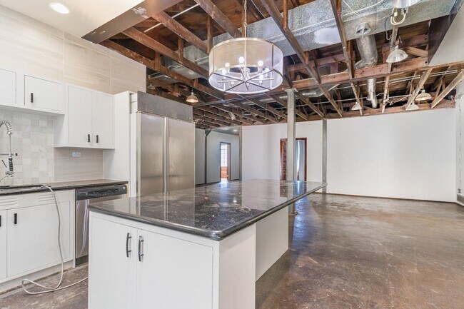 Building Photo - 2602 Kings Rd