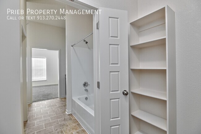 Building Photo - Reserve Townhome - Available May 15th