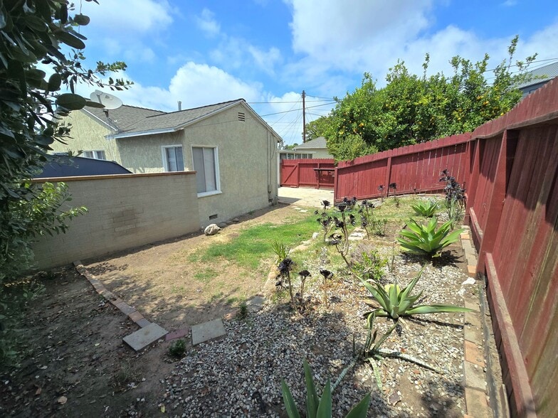 22-Backyard - 10742 Galvin St