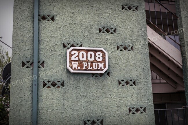 Building Photo - 2008 W Plum St