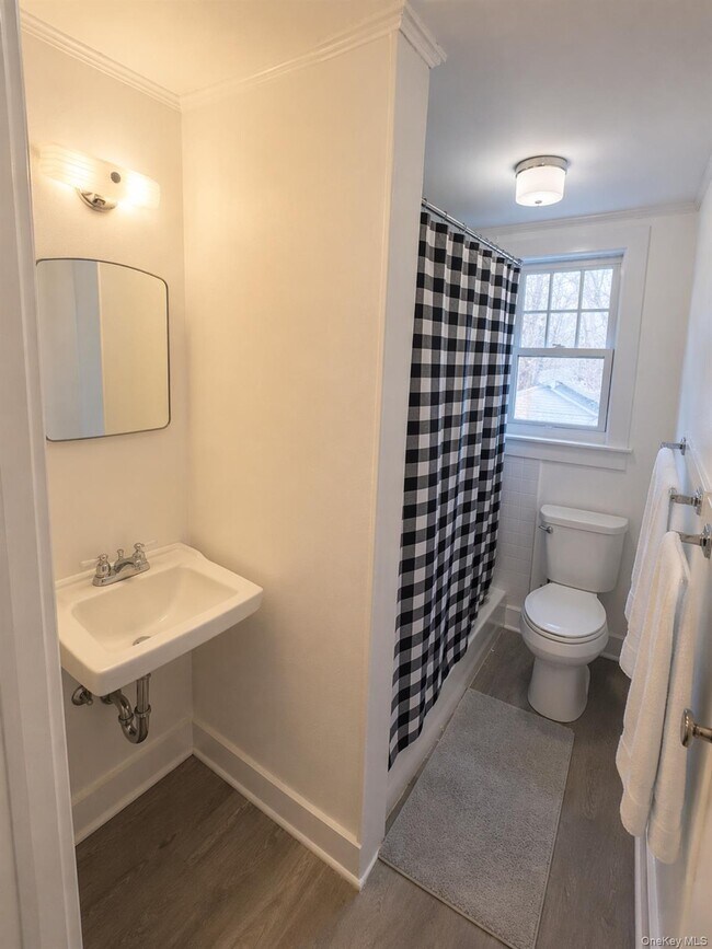 Building Photo - 72 Main St