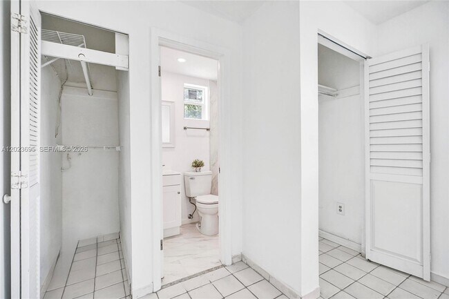 Building Photo - 877 W 33rd St