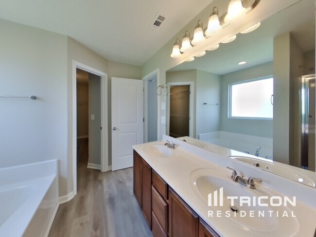 Building Photo - 1109 Shallowbrook Trail S