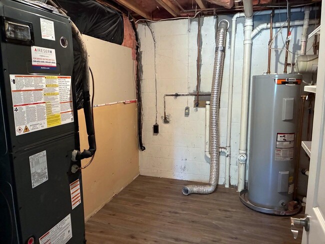 Building Photo - 111 Everette Pl