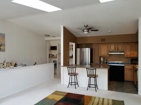 Building Photo - 302 Pinewood Cir
