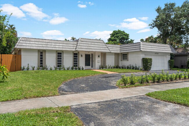 Building Photo - 3721 N 55th Ave