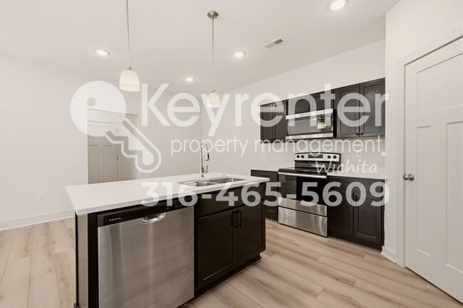 Building Photo - 12826 W Red Rock St