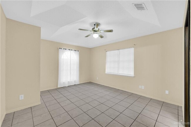 Building Photo - 17 Pin Oak Rd