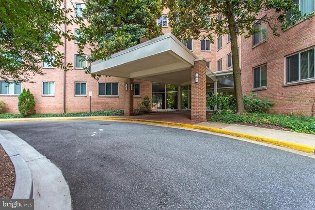 Building Photo - 3000 Spout Run Pkwy